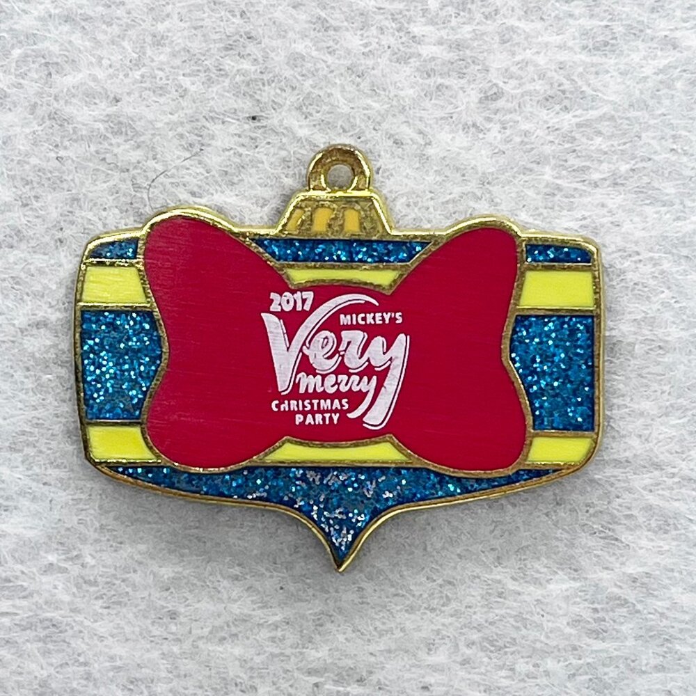 🔮 5/$25 Disney‎ Mickey's Very Merry Christmas Party 2017 Donald Ornament Pin